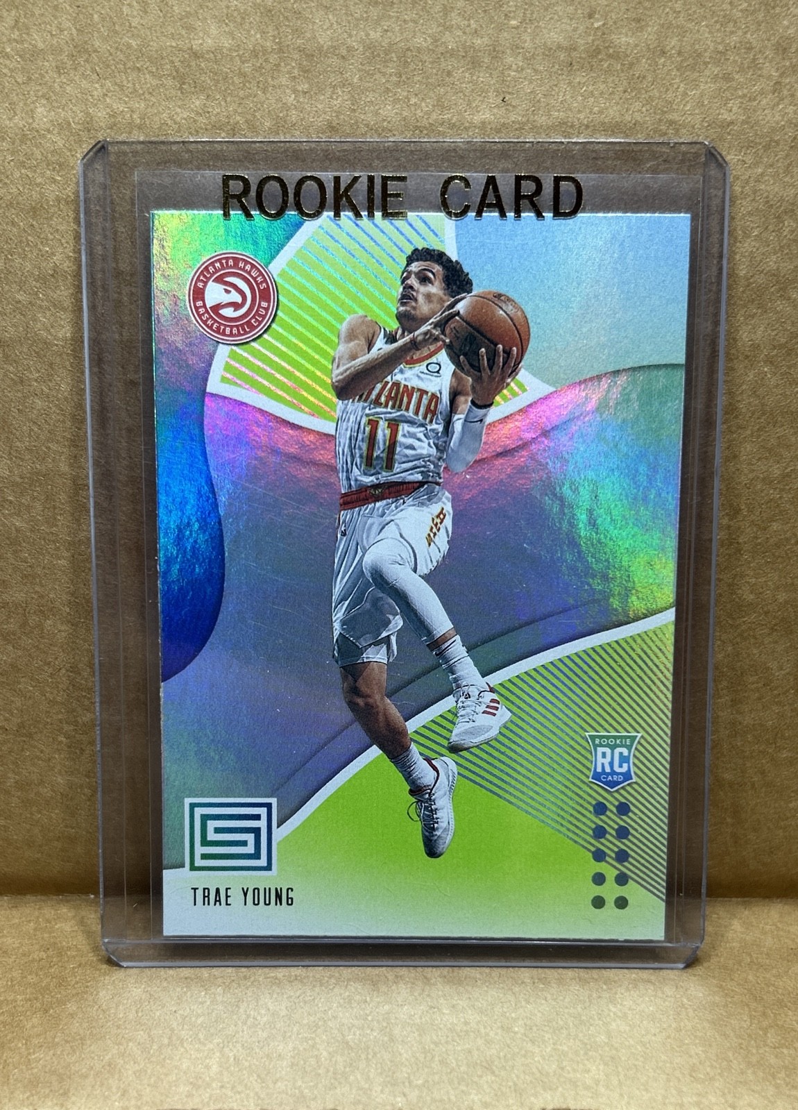 2018-19 Panini Status - Rookies 1 Trae Young #142 Green (RC)