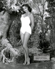 JULIE ADAMS IN "CREATURE FROM THE BLACK LAGOON" - 8X10 PUBLICITY PHOTO (CC-174)