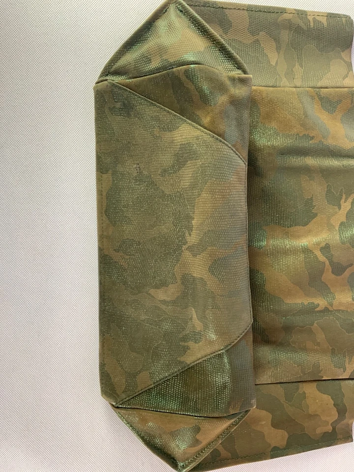 Bolso de Mano Ampersand As Apostrophe de Cuero Camuflado Foto 3 de 4