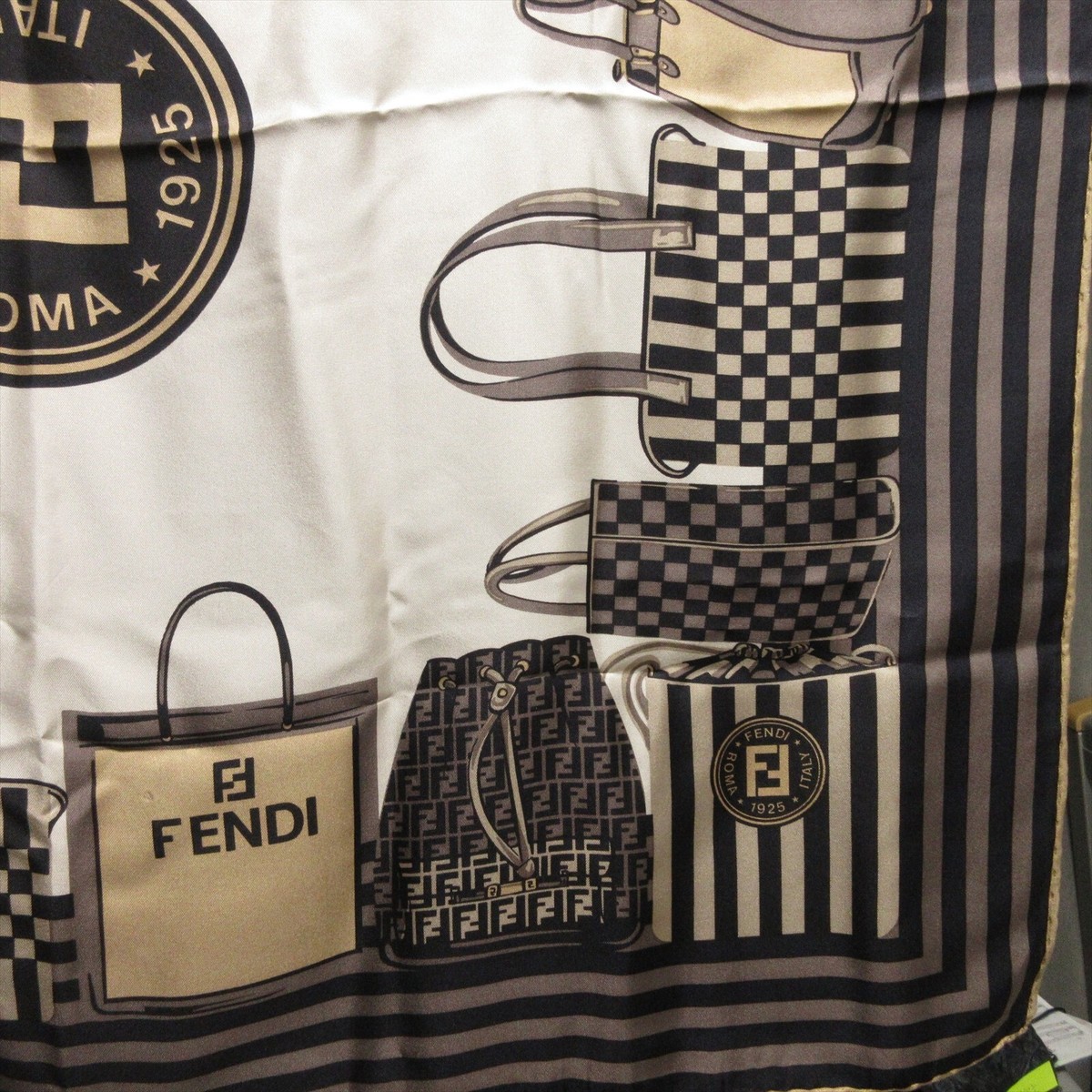 FENDI シルクスカーフ ロゴデザイン Scarf Wool Black | Fendi