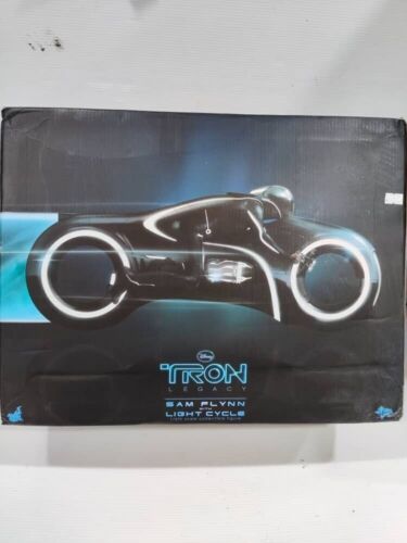 HOT TOYS MMS142 DISNEY TRON LEGACY SAM FLYNN WITH LIGHT CYCLE COLLECTIBLE FIGURE - Picture 1 of 22