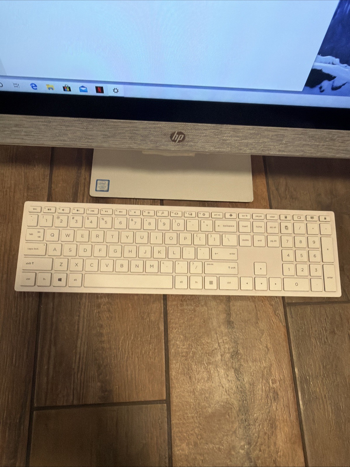 HP Pavilion All In One 27 R0xx I7 12gb Ram 1TB Windows 10 Touchscreen W Keyboard