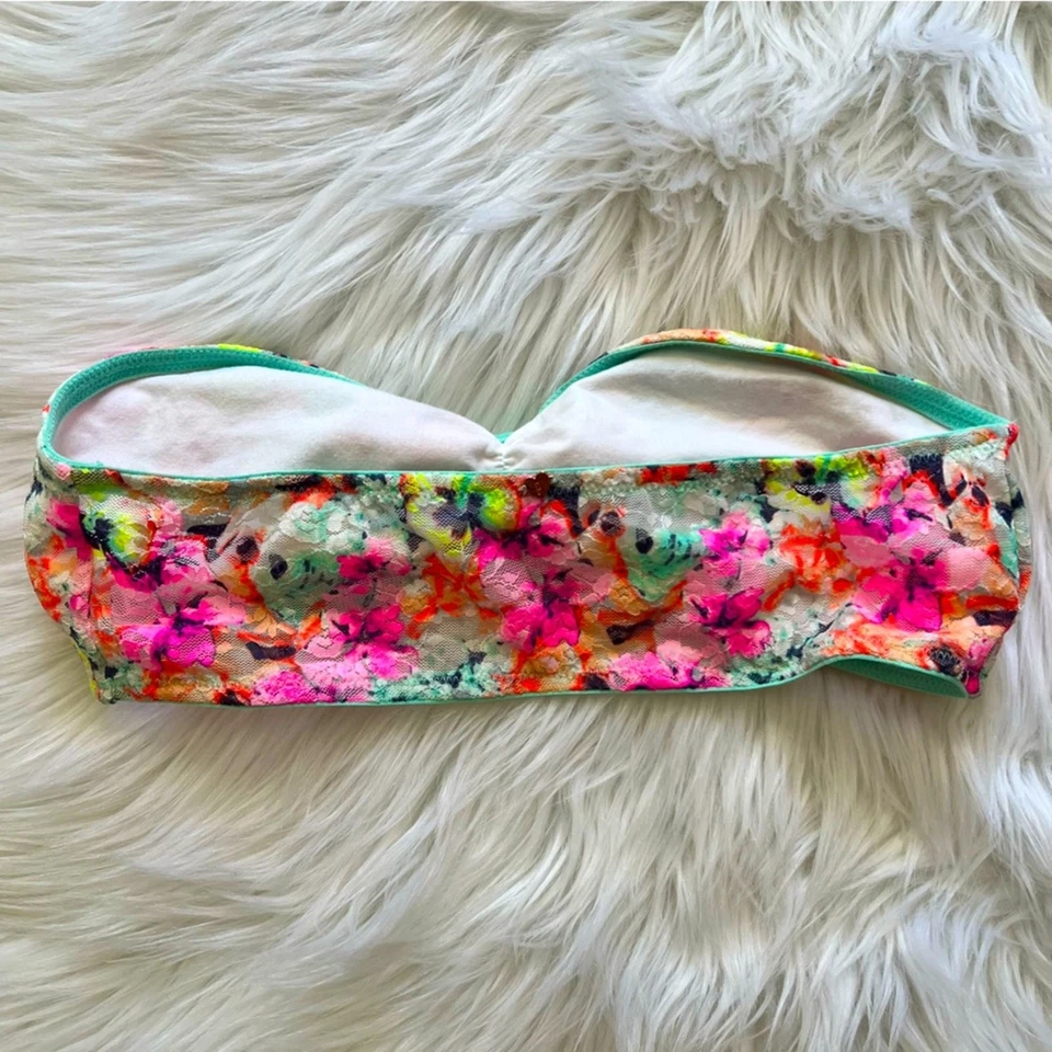 Sujetador bandeau floral de encaje rosa mediano Victoria's Secret Foto 2 de 4