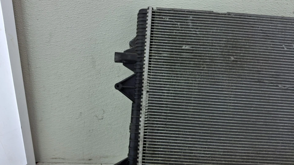 Оригинальный радиатор 2012–2015 VOLKSWAGEN PASSAT TDI 5K0121251S - Изображение 2 из 4