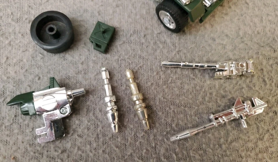 Vintage 1982 Transformers G1 Hound Jeep Takara Hasbro Near Complete Unstickered - Image 3 of 4