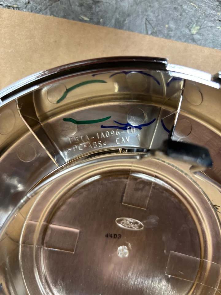 原始设备制造商 2005 - 2025 福特 E250 E350 铬中心盖 - F5TA-1A096-TB — 第 2/4 张图片