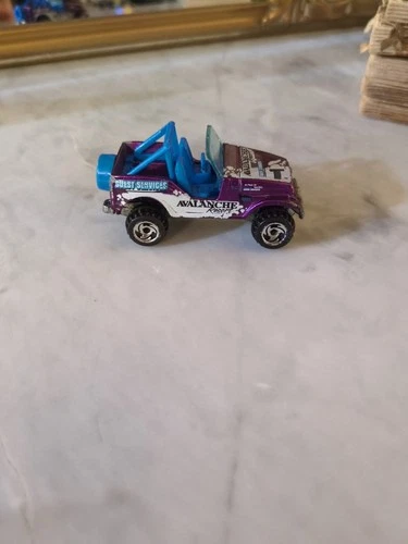 Vintage 1990 Hot Wheels Jeep Trailbuster Avalanche Resort Diecast Vehicle