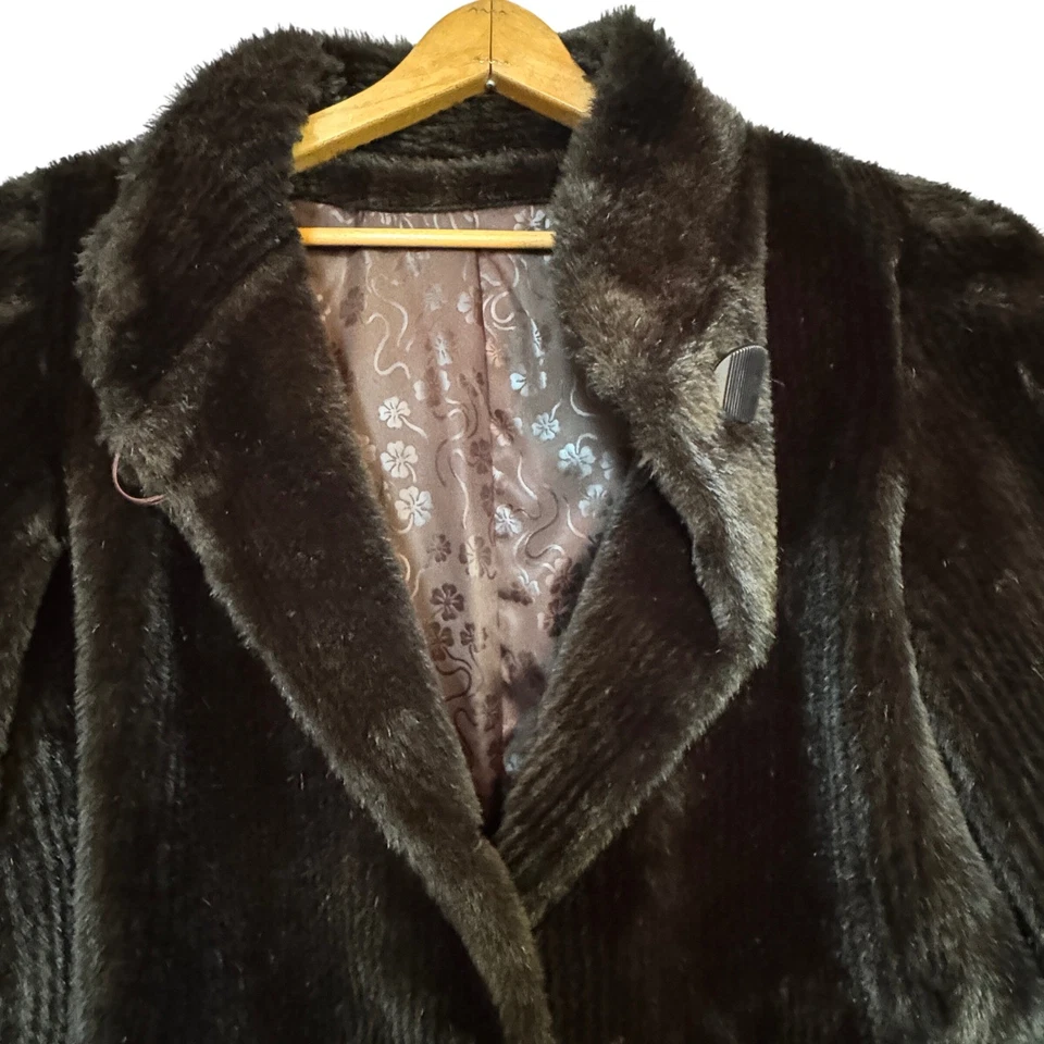 Abrigo de piel sintética marrón vintage años 70 retro invierno columpio mediados de siglo chaqueta glamurosa Foto 2 de 4