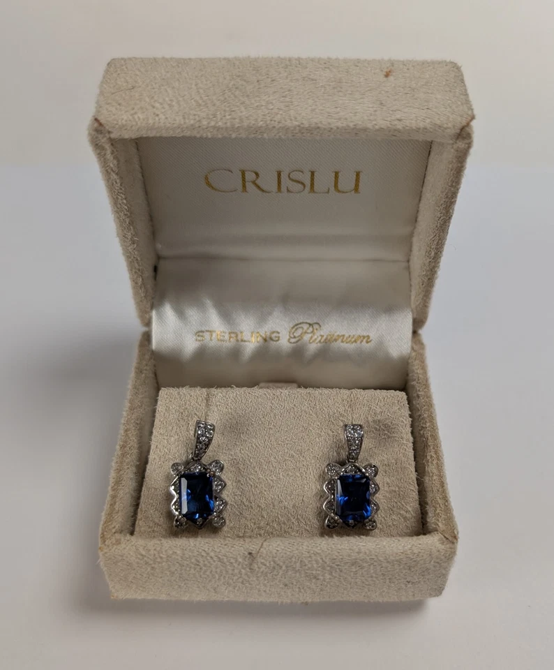 Auténticos aretes Crislu clásicos corte princesa platino sobre plata y caja Foto 2 de 4