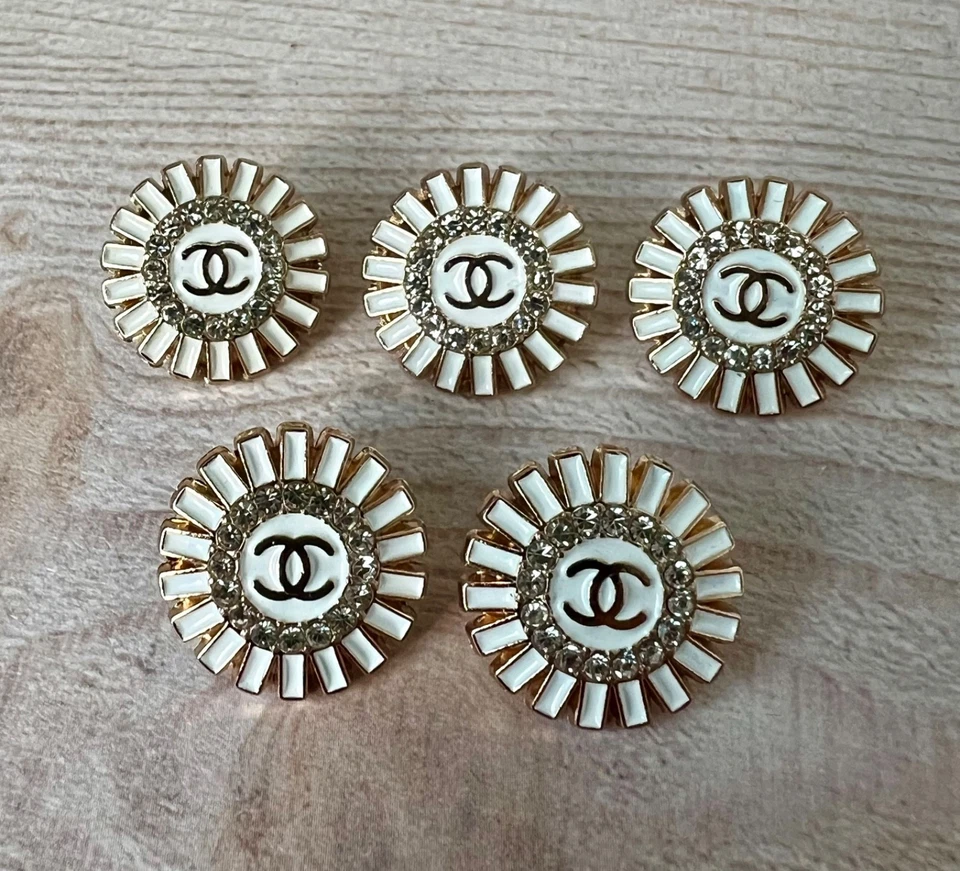 Gold Weiß Set 5 Chanel CC Coco Ersatzknöpfe Ø 16 mm Knöpfe Knopf Schmuck Beauty - Bild 2 von 4