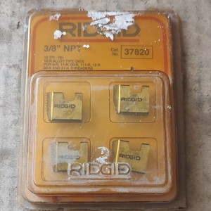 RIDGID 37820 3/8" NPT Right Hand Pipe Die Set