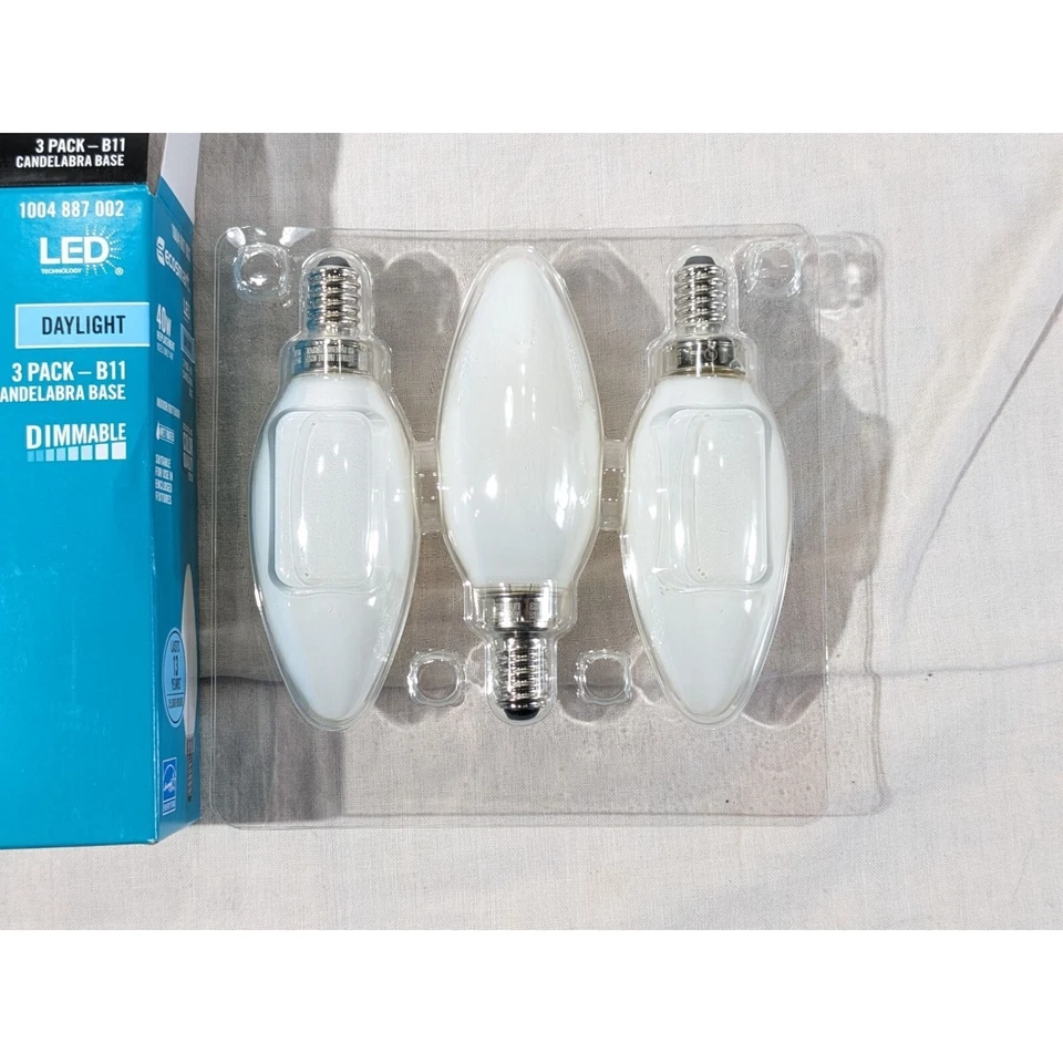 NEW EcoSmart 3-Pk 40W B11 Frosted LED Bulb Candelabra Dimmable Daylight 5000K - Image 4 of 4