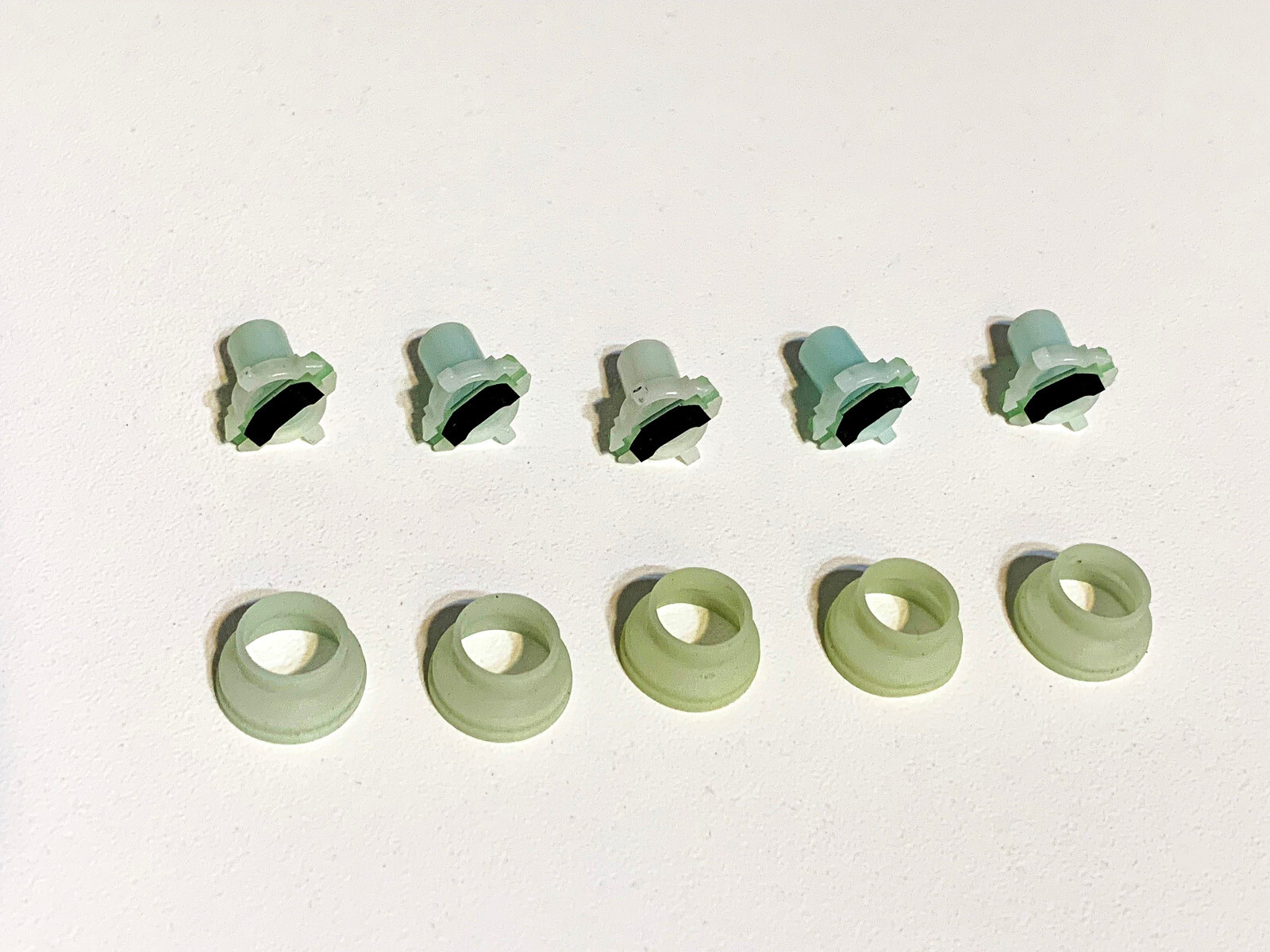 5 PCS COMMODORE AMIGA A2000; A3000; A4000 KEYBOARD REPLACEMENT GREENISH PLUNGERS