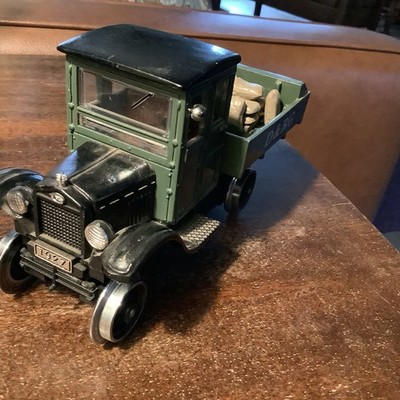 Delton G scale 1927 Ford Inspection truck, cast metal, Runs Both Ways