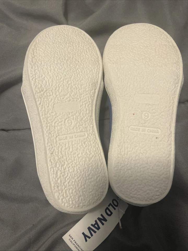 NWT Toddler Boys Old Navy Sneakers Blue Size 9 - Image 3 of 3