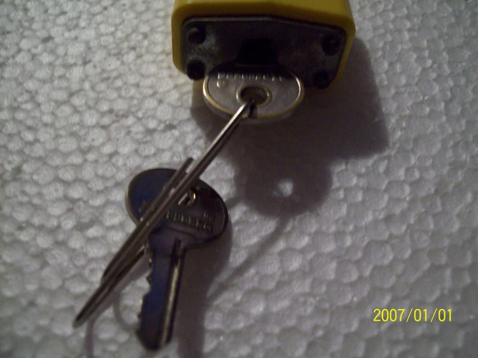 Mossberg SL14-4PTACA 04-02 trava de arma de cabo amarelo com chaves - FRETE RÁPIDO!!! - Imagem 3 de 4