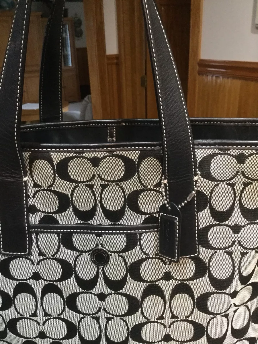 Coach Signature Black/White Tote. G04K-7067. EUC