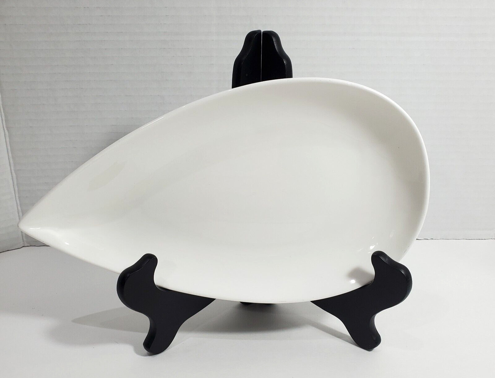 Fortessa Fortaluxe Super White Tear Drop White Plate 10.5" x 5.75" RARE