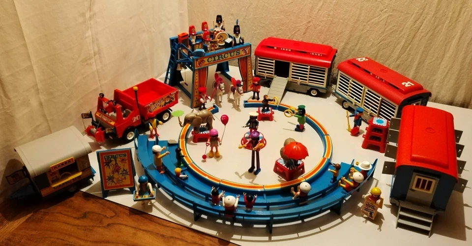 GROS LOT PLAYMOBIL CIRQUE CIRCUS- ROULOTTE- PISTE- FANFARE- CAMION- CLOWNS - Photo 1/4