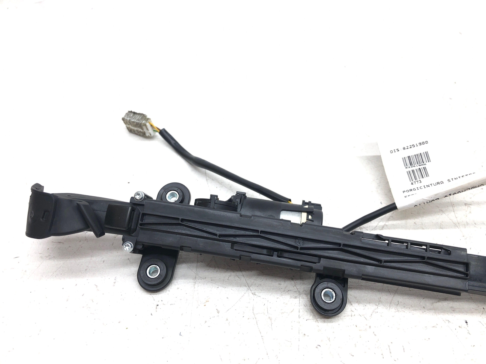2017-2020 FERRARI GTC4LUSSO LEFT FRONT SEAT BELT EXTENDER 82251900 *MISSING CAP*