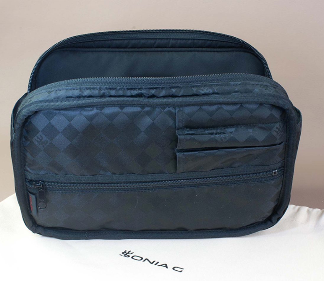 SONIA G. The Essentials Vertical Pouch