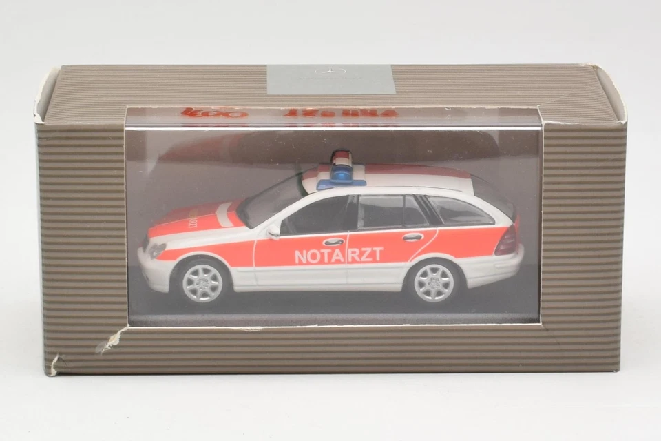 430030190 Mercedes C Class S203 Notarzt Minichamps 1/43 - Image 4 of 4