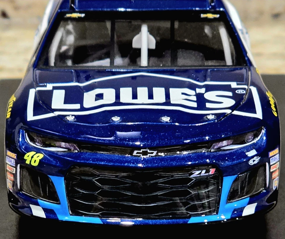 Chevrolet Camaro ZL1 2018 #48 Jimmie Johnson Lowe's — Fundación JJ diecast 1:24 Foto 2 de 4