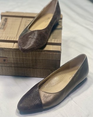 Women s Van Eli Flats Brown Leather Part Alligator Pattern Slip On Shoes Size 6