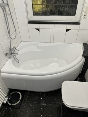 Eckbadewanne Acryl  147x 100 , Linke Plus Schürze , Ablauf/Überlaufgarnitur,
