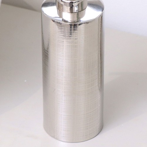 Botella de loción dispensadora de jabón de metal con textura plateada cromada brillante metálica - Imagen 4 de 8