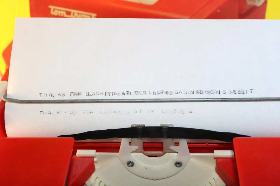 Máquina de escribir vintage Tom Thumb Feather Touch años 70 en caja original funcionando Foto 4 de 4