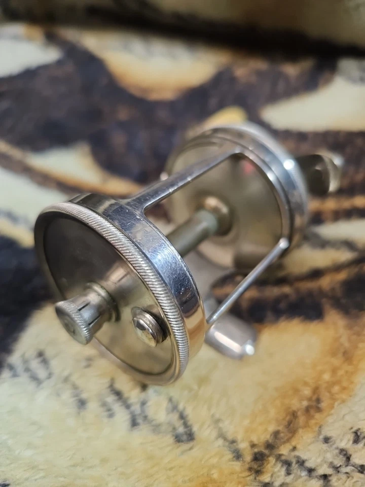 Carrete de fundición Meisselbach Takapart antiguo raro 100 yardas solo marcado en placa posterior Foto 4 de 4