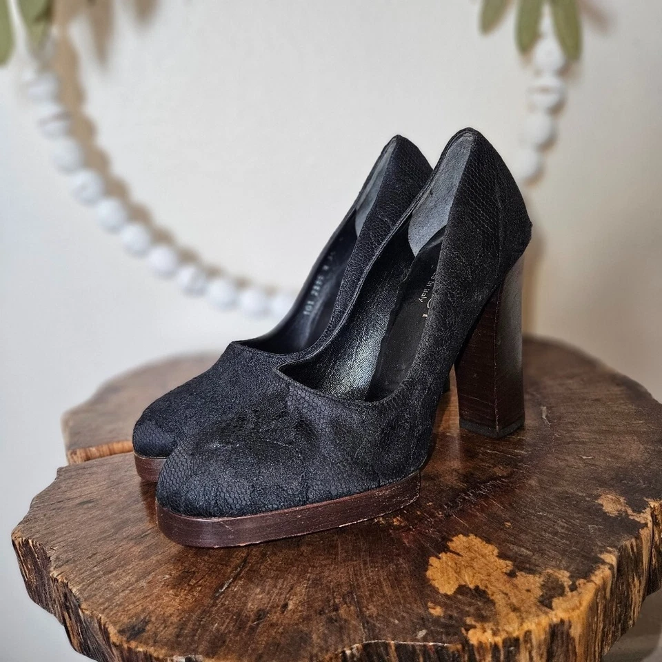 Bombas de salto plataforma Gucci preto renda floral tamanho 36/6B fabricadas na Itália - Imagem 3 de 4
