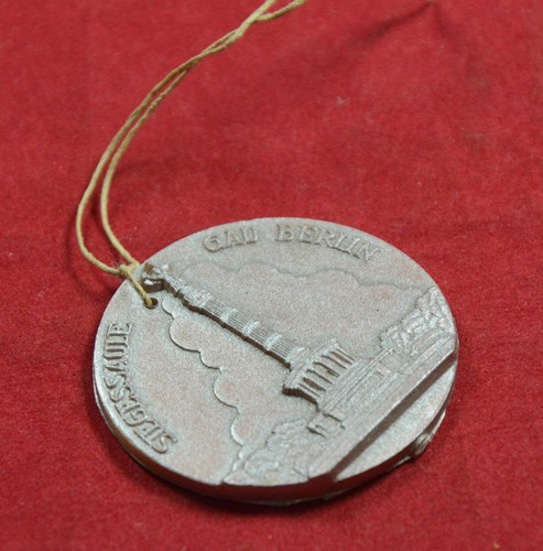 MEDAGLIA TEDESCA WW2 DISTINTIVO WHW Winterhilfswerk Berlino RELIQUIA DI GUERRA ORIGINALE - Foto 3 di 5