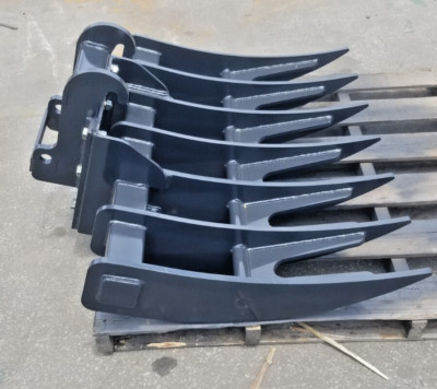 BOBCAT EXCAVATOR  WITH X-CHANGE HOOK UP 48'' ROOT RAKE
