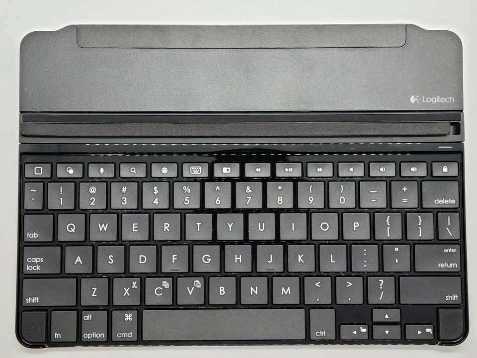 Logitech Ultrathin Magnetic Clip-On Keyboard Cover for Apple iPad 2 Bluetooth - Image 3 of 4