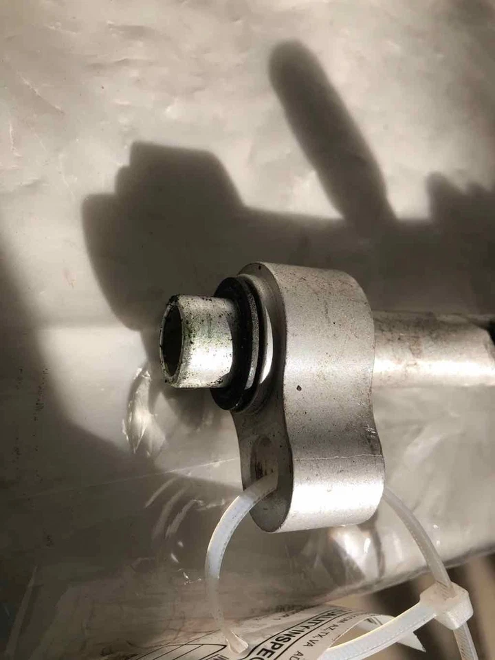 Manguera de descarga de refrigerante aire acondicionado Saturn S Series SL1 1999-2002 Foto 2 de 4