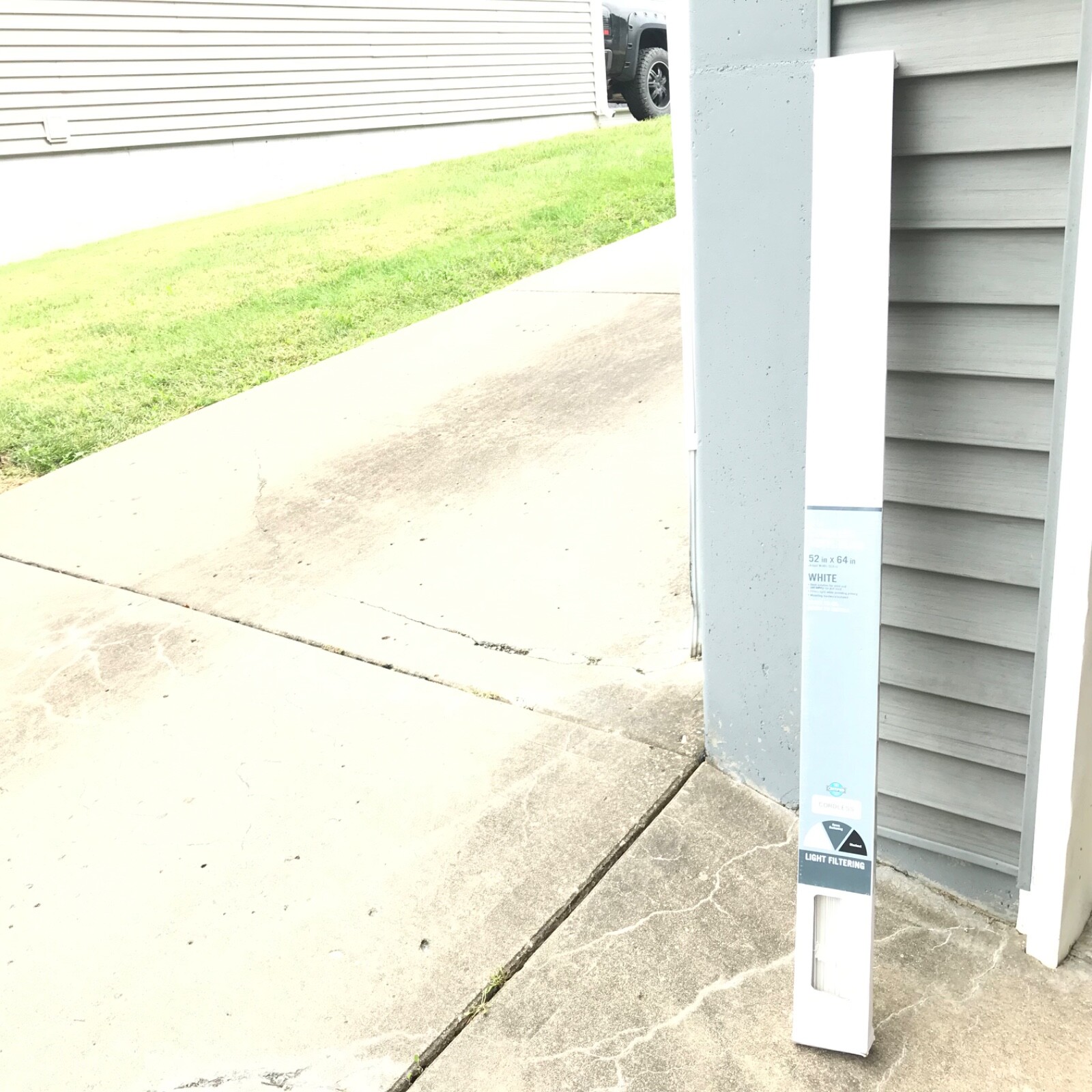 1 in Cordless Light Filtering Shade Vinyl Blind 52 in x 64 in White Privacy New