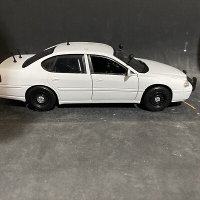 Motormax 1:24 Scale Chevrolet Impala 2002 Blank White Police Car