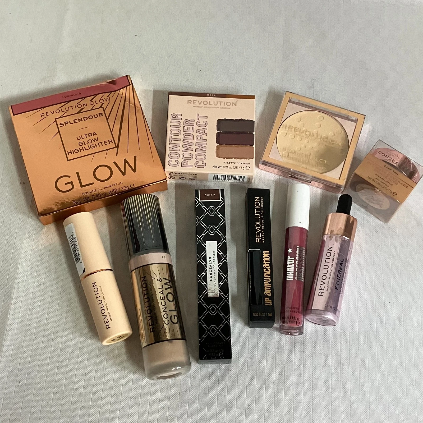 Revolution Highlighter, Foundation, Lipstick, Contour Kit 10-Piece Makeup Set
Opens in a new window