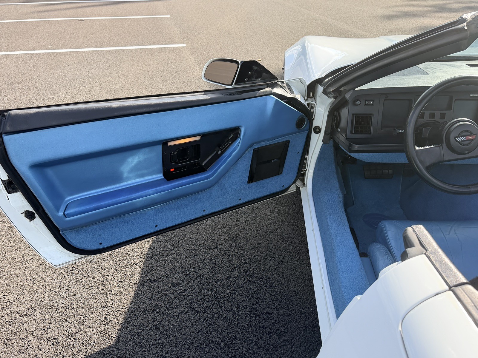 1989 White Chevrolet Corvette   | C4 Corvette Photo 9