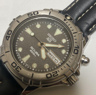 NICE SEIKO AGS KINETIC 5M23-6A60 SCUBA 200M. BLACK DIAL STAINLESS