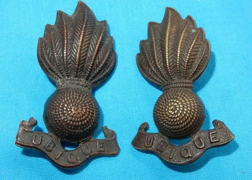 WW1 ERA ROYAL ARTILLERY OFFICERS BRONZE REGIMENTAL COLLAR BADGE PAIR 2 LUGS K/C