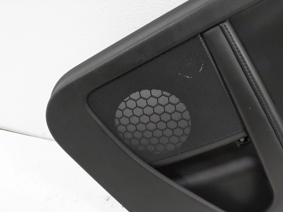 Volvo S80 2010-2016 panel de moldura de puerta interior lado pasajero trasero derecho OEM negro Foto 3 de 4