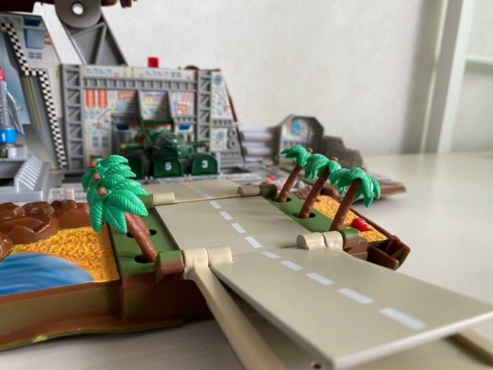 THUNDERBIRD Power Tech Tracy Island Secret Base Electronic Playset