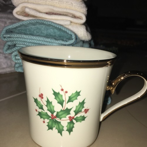 LENOX HOLIDAY MUG 12oz HOLLY NUEVO $43 - Imagen 2 de 6