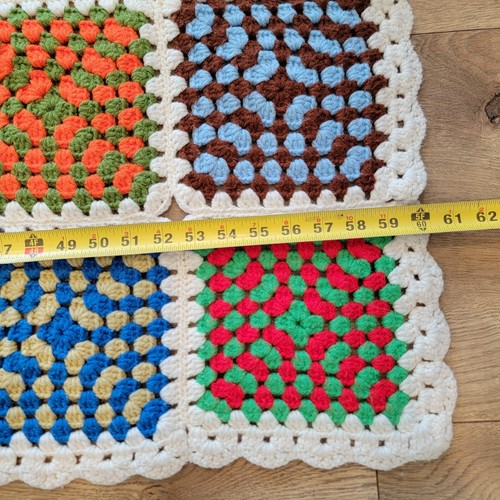 Vintage gehäkelte afghanische Decke Granny Squares schöne Farben 54" x 60" - Bild 6 von 7