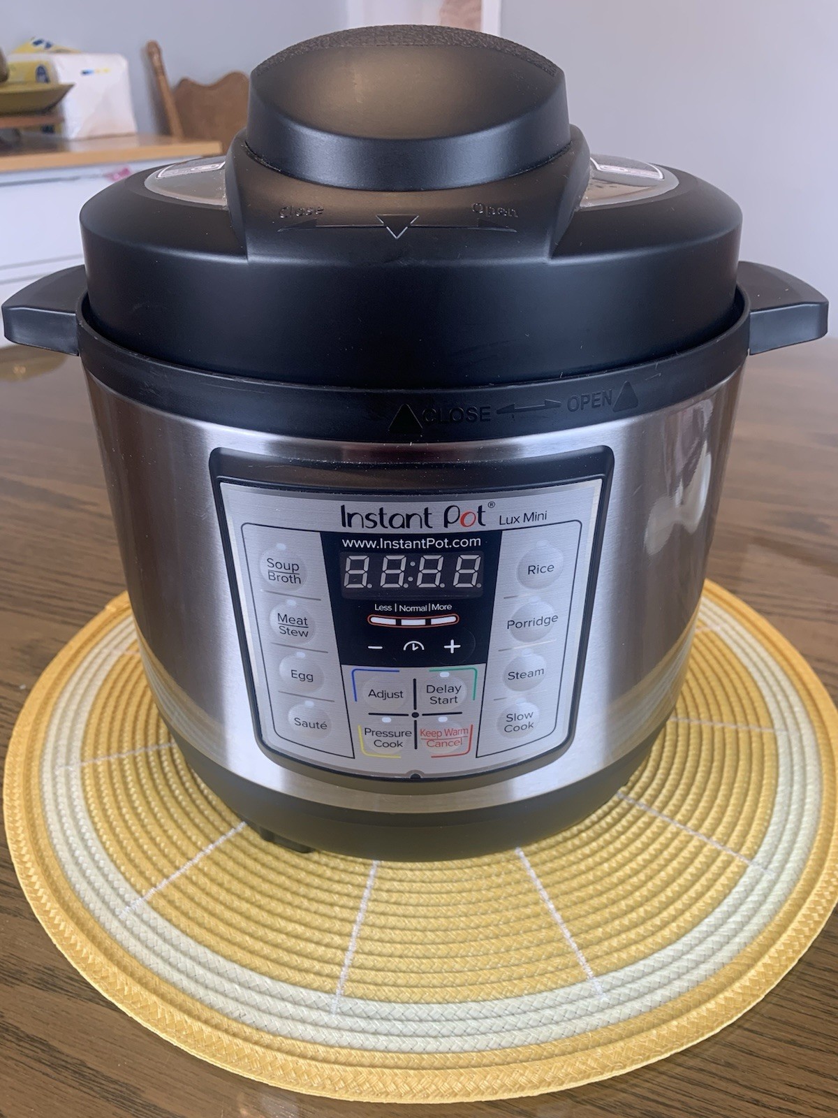Instant Pot Lux Mini 6-in-1 Electric Pressure Cooker, Sterilizer Slow Cooker