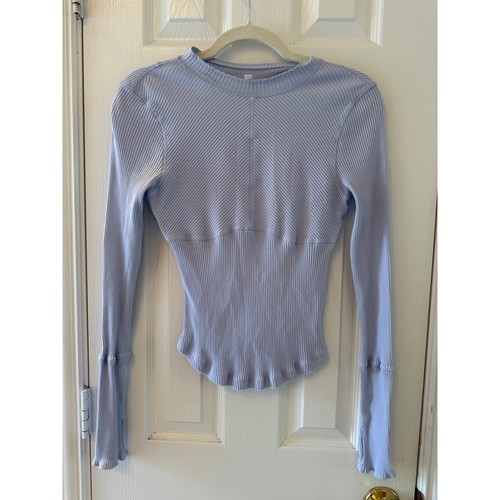 Free People Laura top aderente maglia a costine manica lunga foro pollice pervinca - Foto 2 di 10