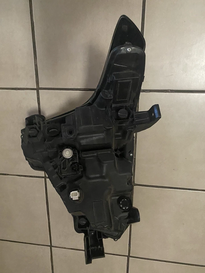 2022 2023 2024 Toyota Tundra Toyota Sequoia Headlight Driver Side LED FRONT LAMP - Image 4 of 4